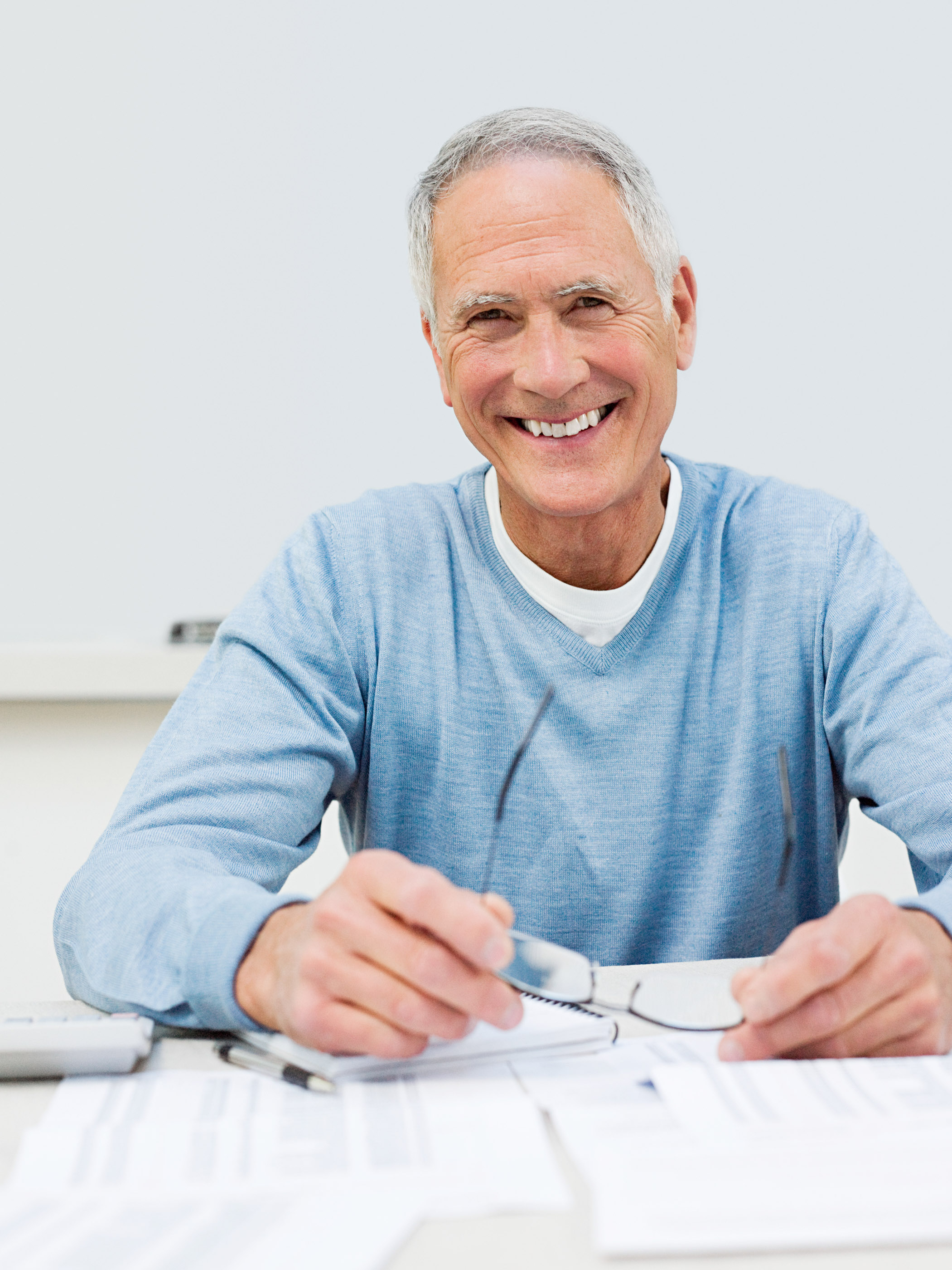 Finance professionals reviewing statements – Tina Worrell CPA helps small businesses in Missouri City and Greater Houston with accurate bookkeeping, tax preparation, QuickBooks support, and fractional CFO services.