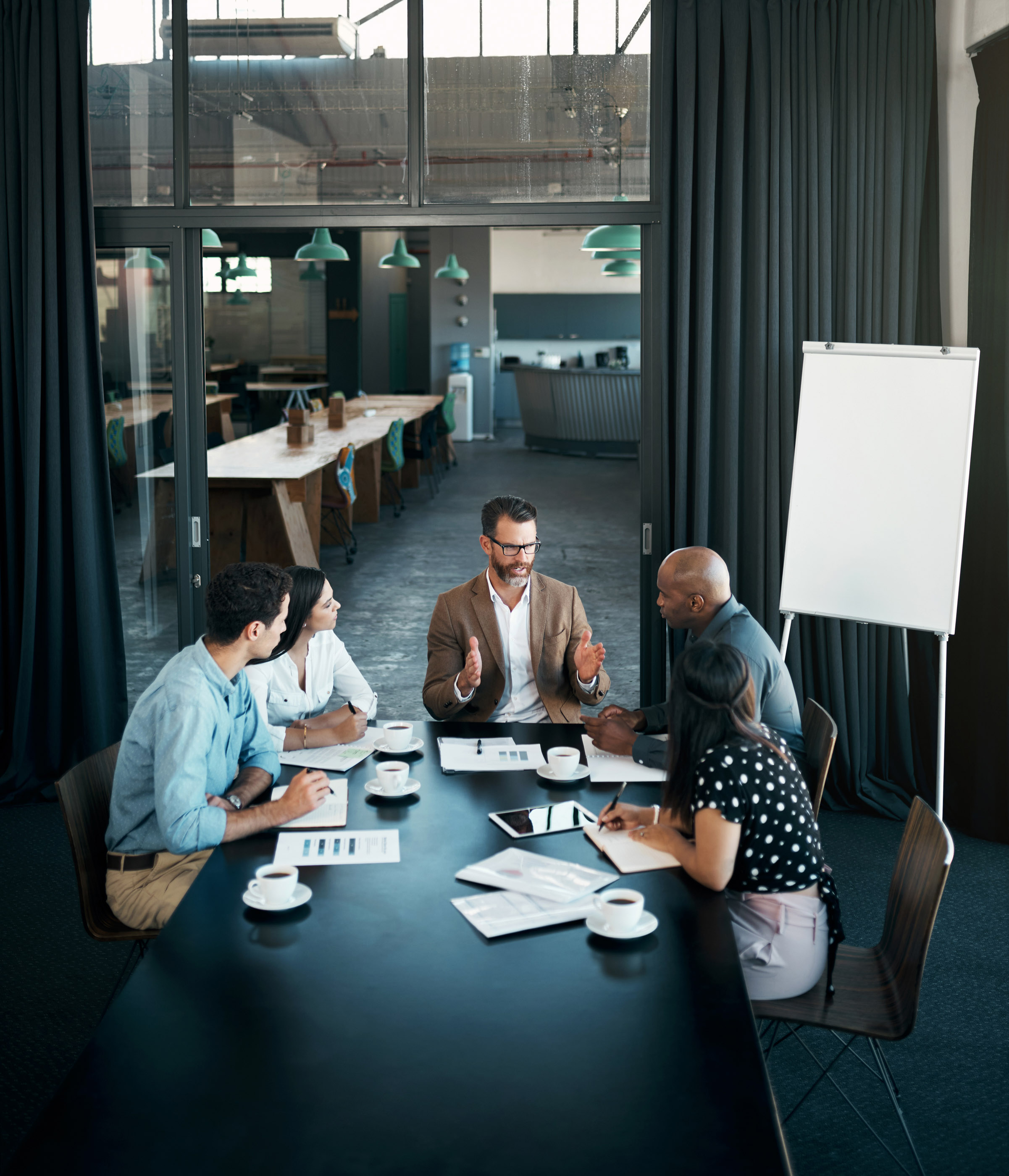 Entrepreneur team discussing business strategy – Tina Worrell CPA provides accounting, bookkeeping, tax services, and QuickBooks ProAdvisor support for small businesses in Missouri City and Greater Houston.