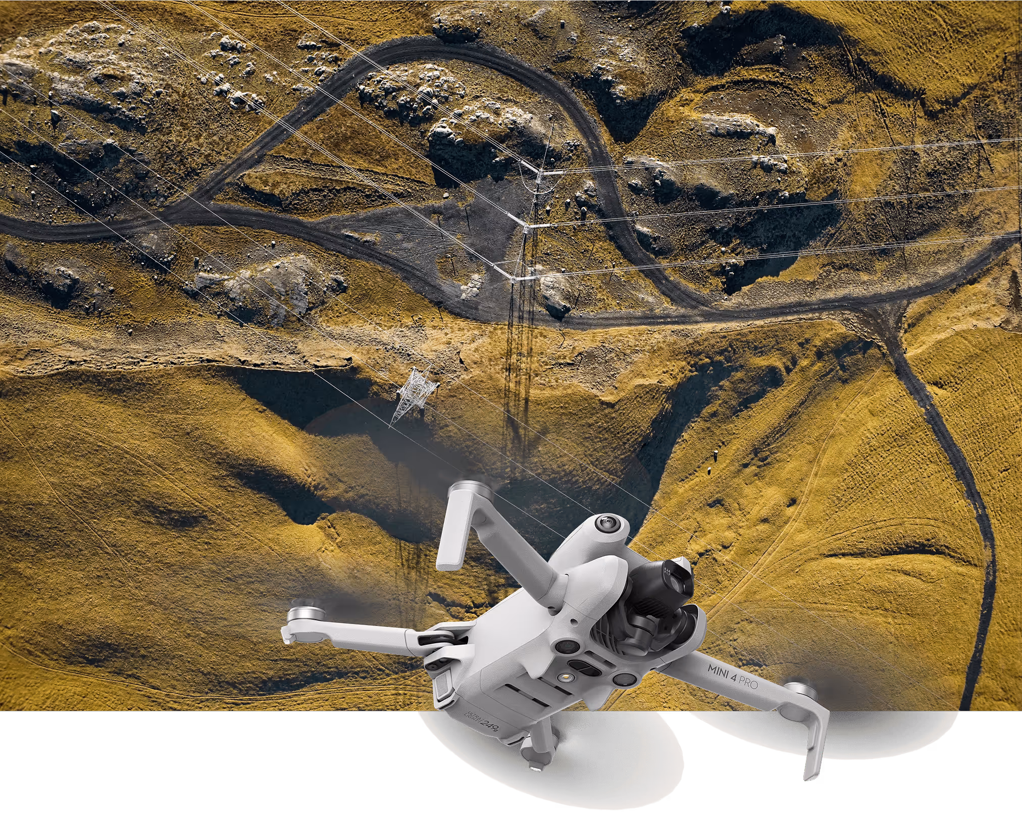 Courses Drone Flying Over Desert - Svarmi