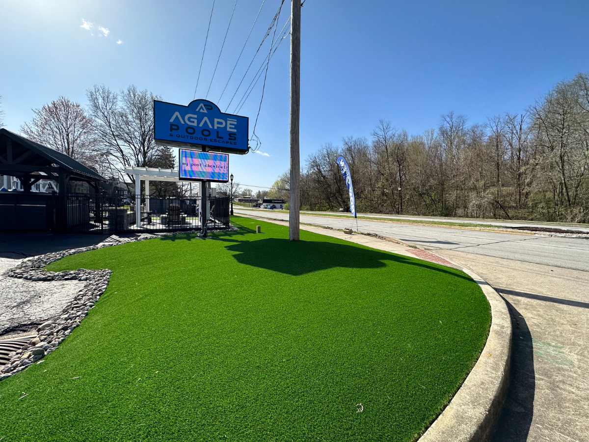 Artificial putting greens