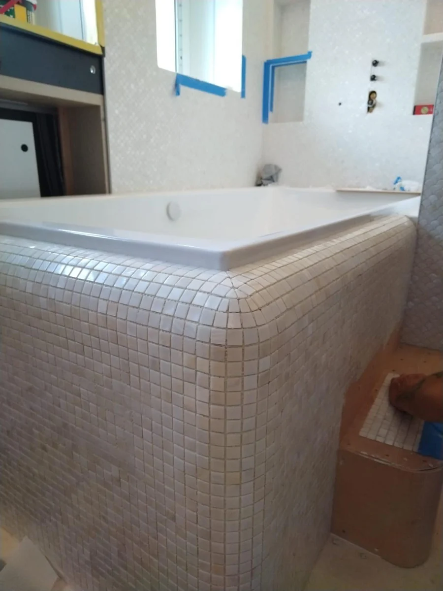 Collaborating with Siminetti to achieve a bespoke, safe bath finish