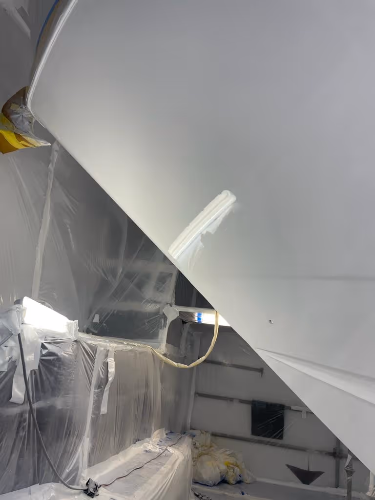Focused recoating on the bow area enhancing protection and shine