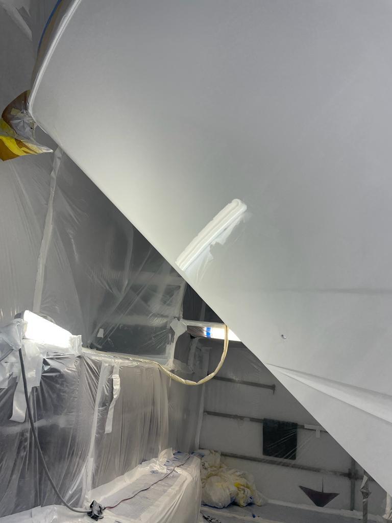 Focused recoating on the bow area enhancing protection and shine