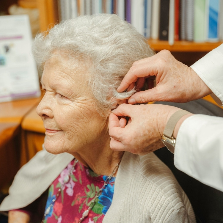 Patient completing a tinnitus retraining therapy sound therapy session