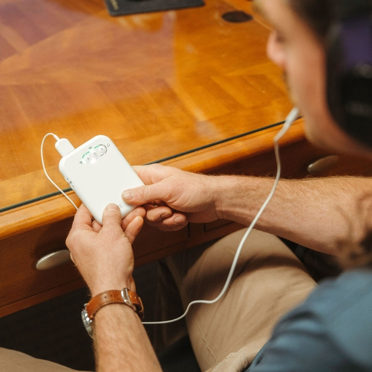 Patient using the Lenire bimodal stimulation device for tinnitus relief
