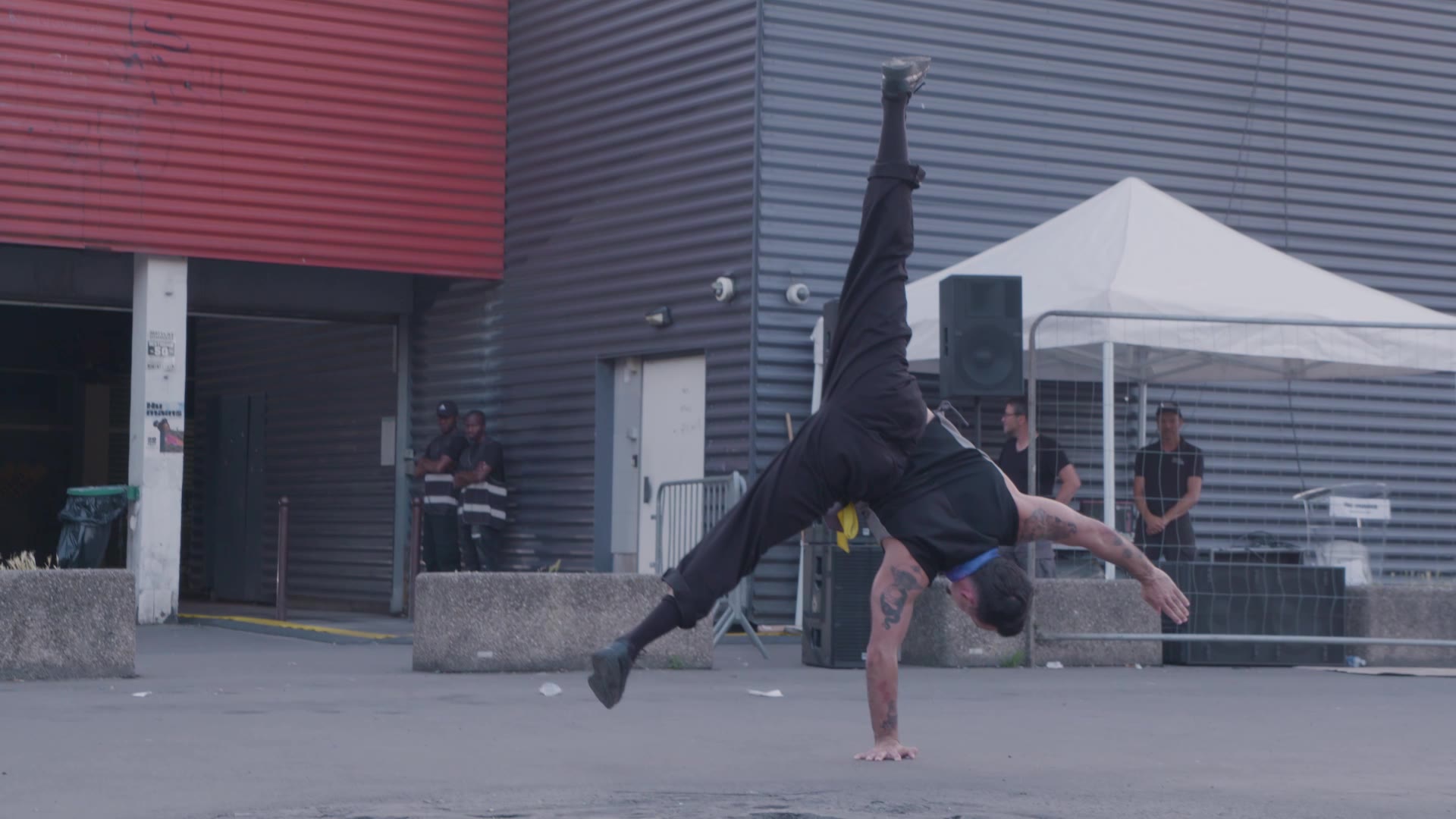 Breakdancer en figure au sol