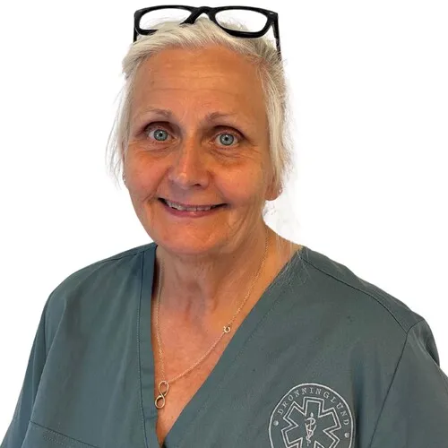 Dronninglund Dyreklinik. Rikke. Veterinærsygeplejerske. Speciale i water walker og fysioterapi til hund og katte