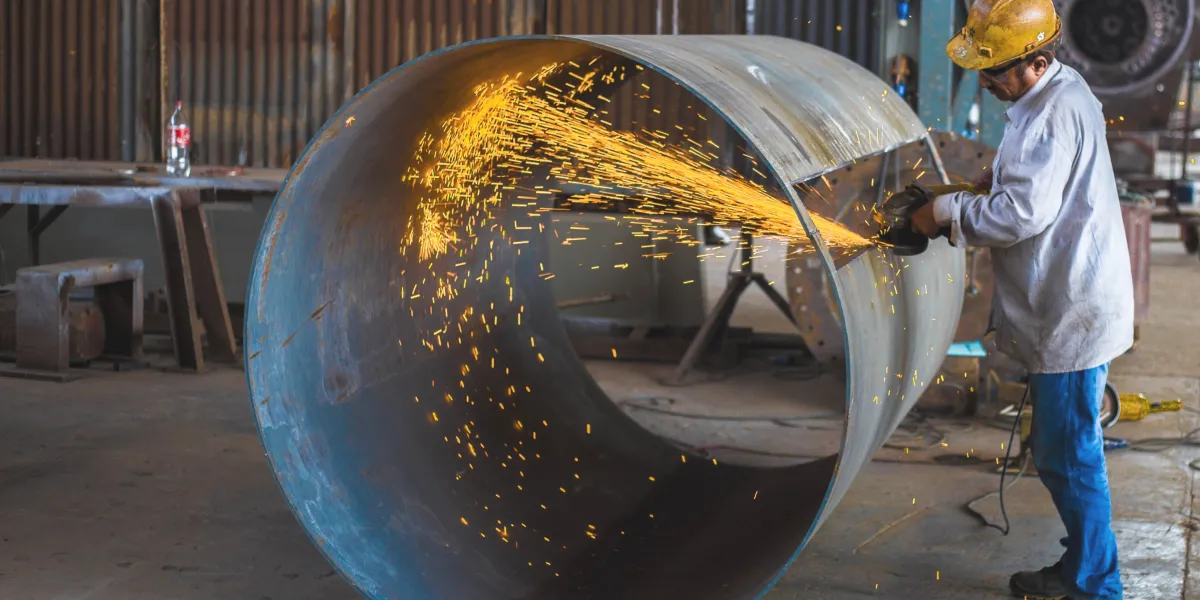 welder knelt on ledge
