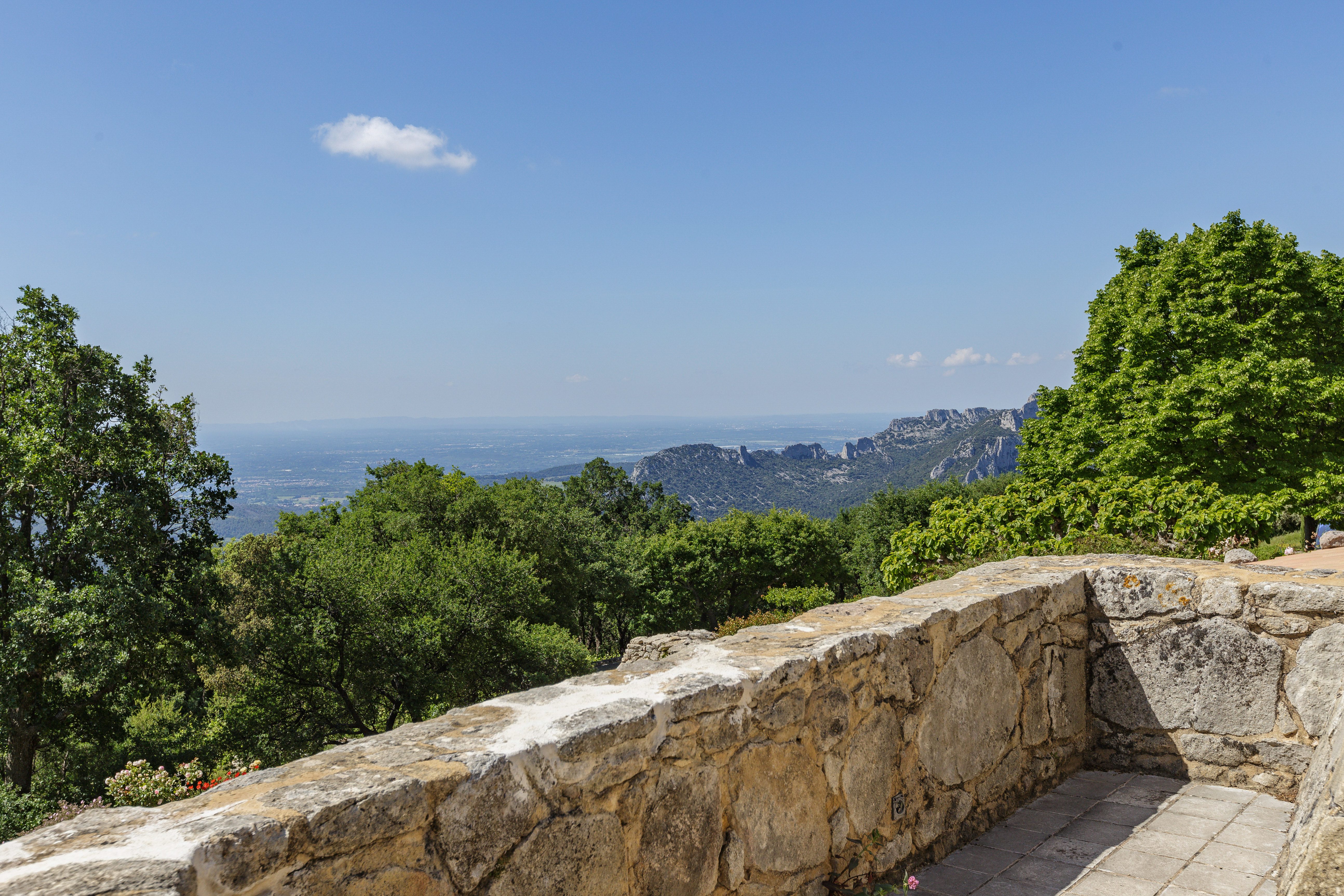 Vue sur les montagnes depuis La Colline