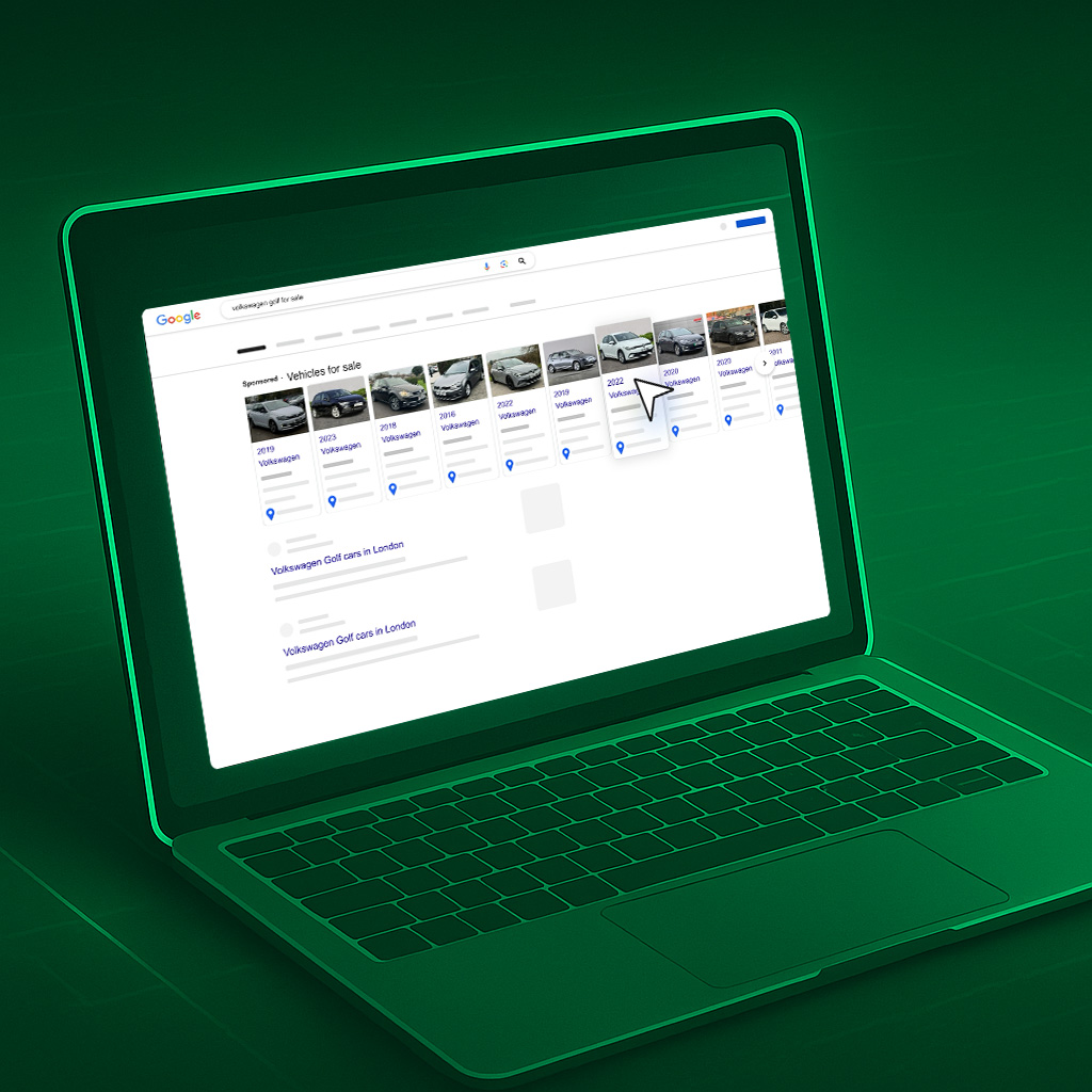 Digitales Interface mit Fahrzeuganzeigen auf Google, dargestellt auf einem Laptop