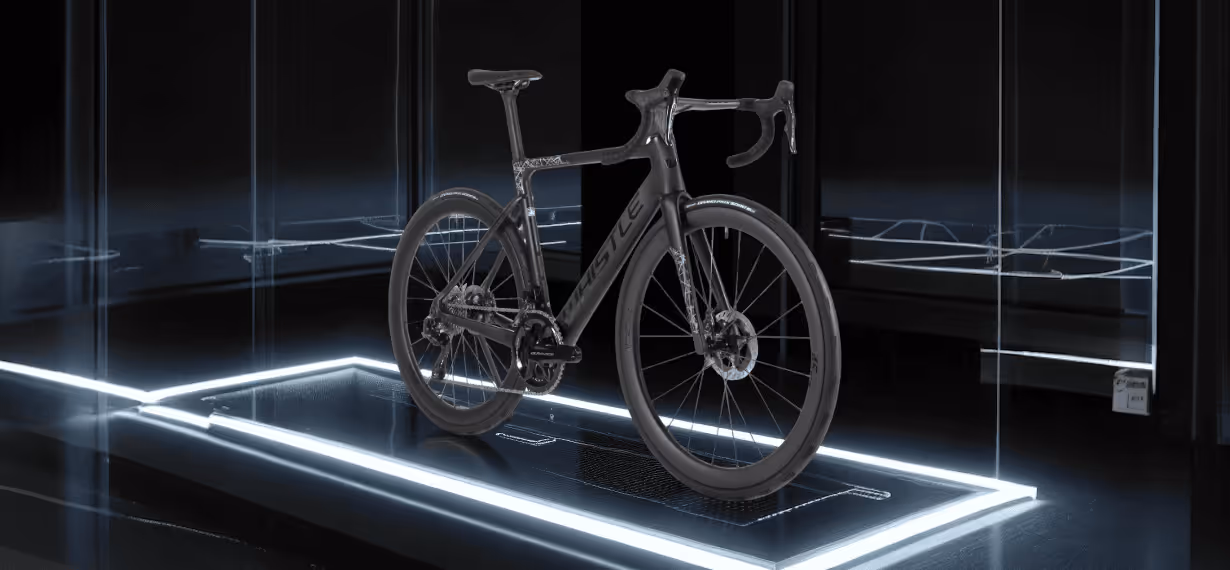 Whistle Bikes Vaero 2R road bike in Toray T1000/T800 carbon featuring aerodynamic design, precision engineering and race performance