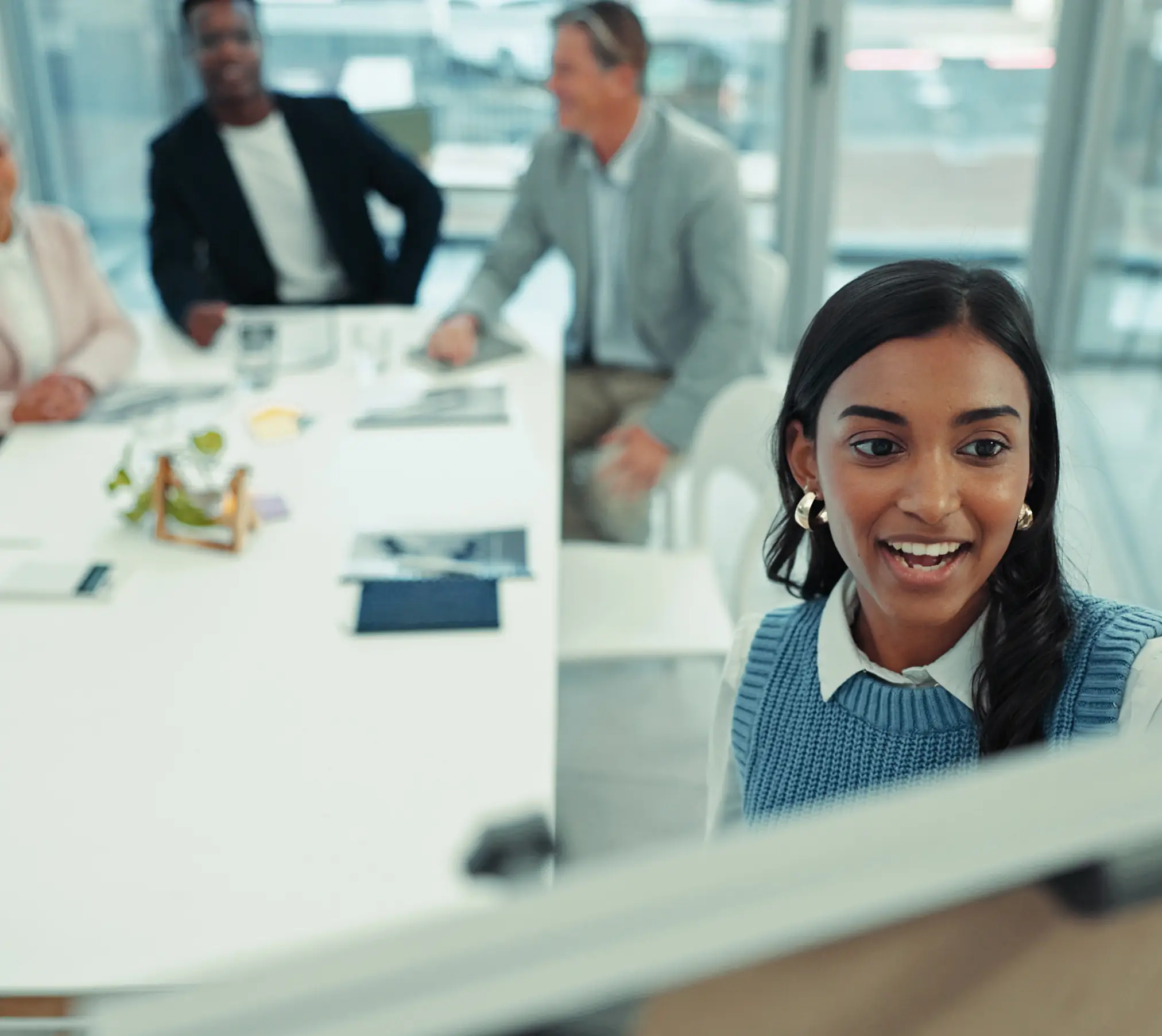 Réunion d’équipe pour booster la communication et la stratégie marketing d’entreprise