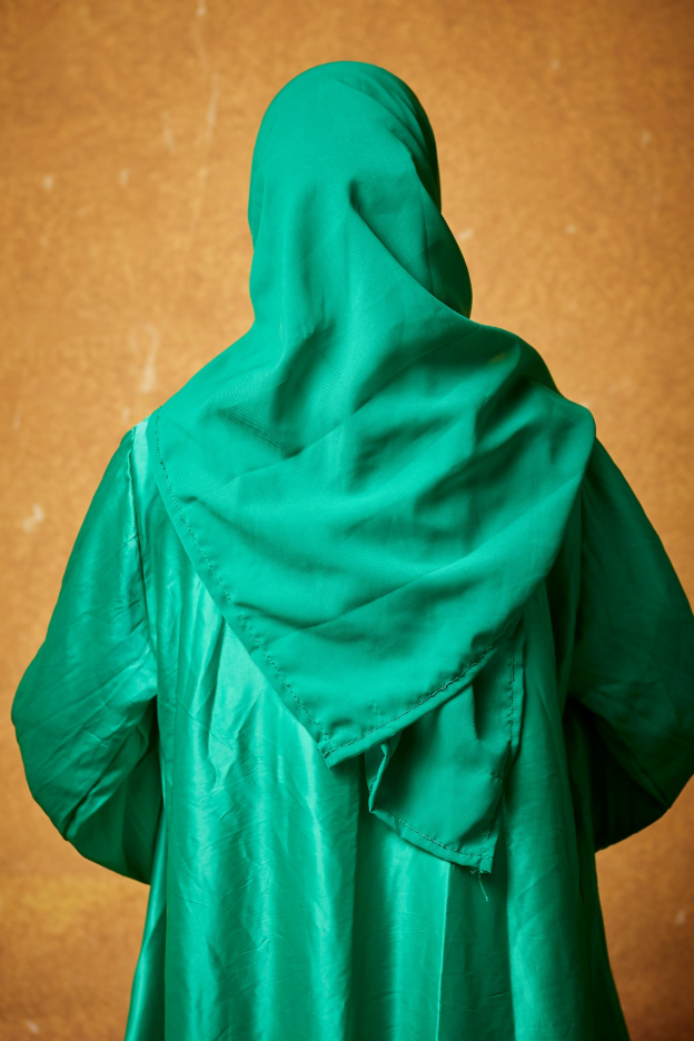 A Muslim Woman's Garment in Today's World Blog: A Muslim woman wearing modest clothes