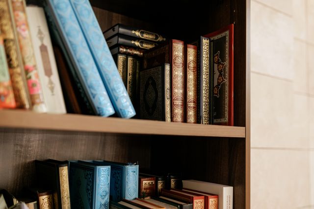 Prophet Muhammad ﷺ Story for Kids Blog Image: Books on a shelf