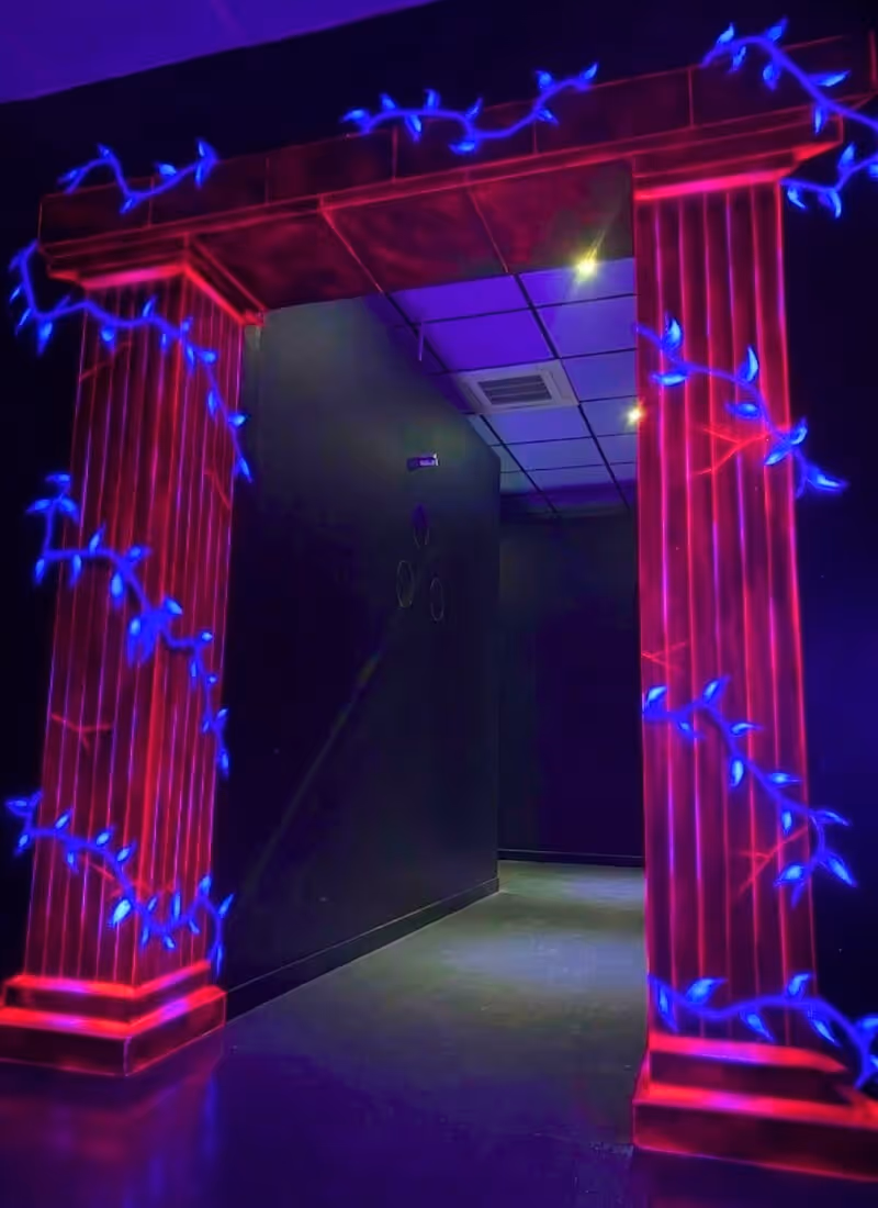 Peinture effet trompe l'oeil lumière bleue, arche d'entrée