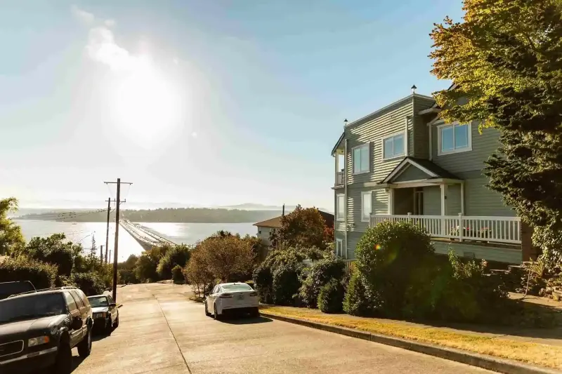 A view of the floating bridge from a Seattle neighborhood on a hot summer day. 