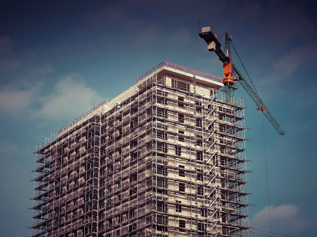 Construction and Contracting Companies: Daily Challenges and Major Opportunities in the Syrian Market