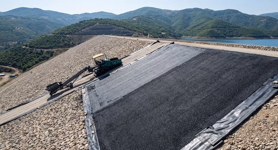Asphalt Screen Installation at Bamna Dam, Tartus Branch of SEBCO