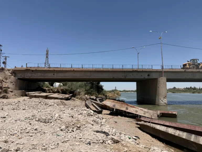 Rehabilitating the earthen bridge in Deir ez-Zor as part of infrastructure reconstruction plans