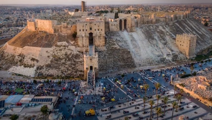 محافظة حلب تستعرض آليات تسريع 11 مشروعًا استثماريًا