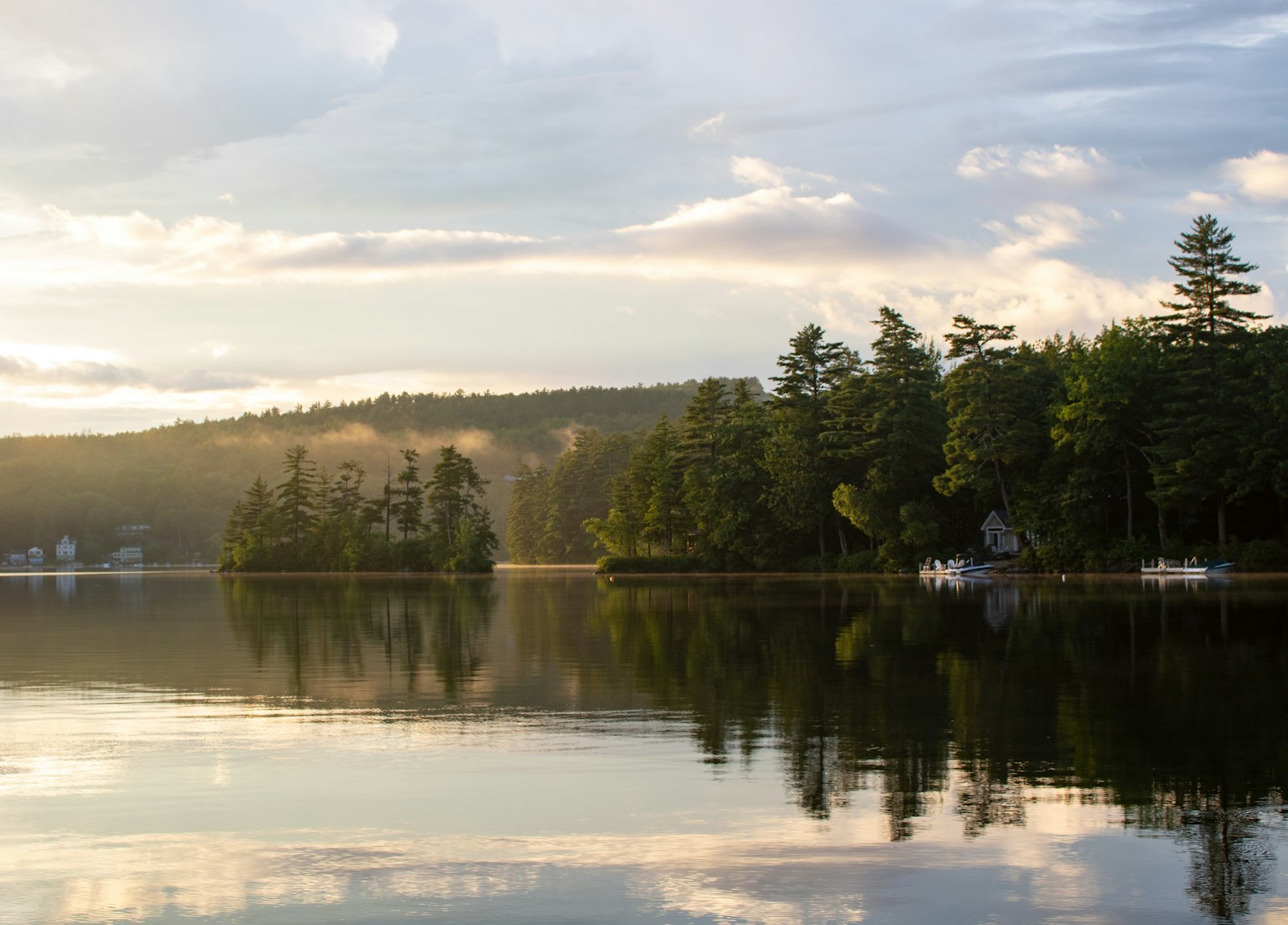 Lac au petit matin