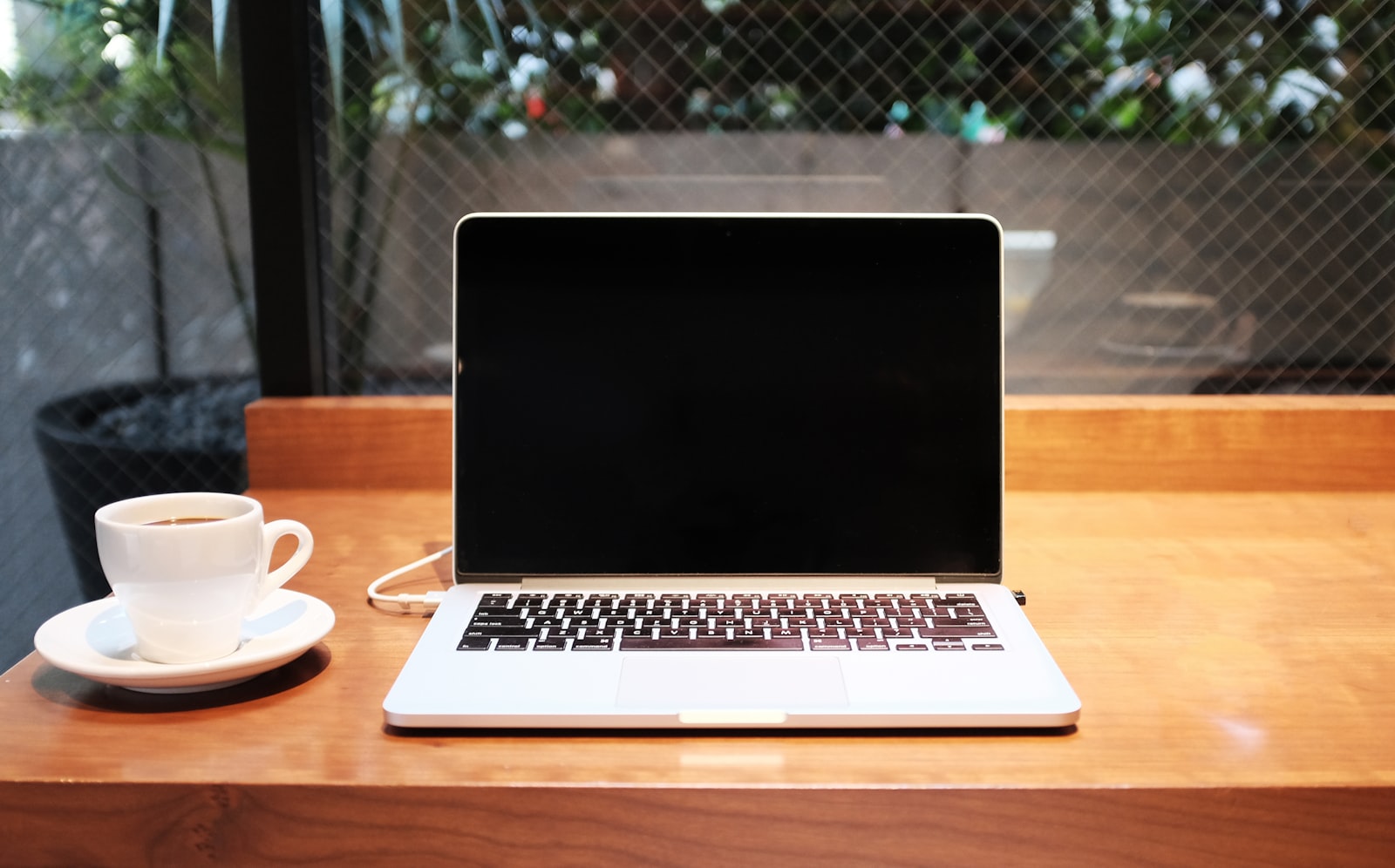 Travail indépendant en café