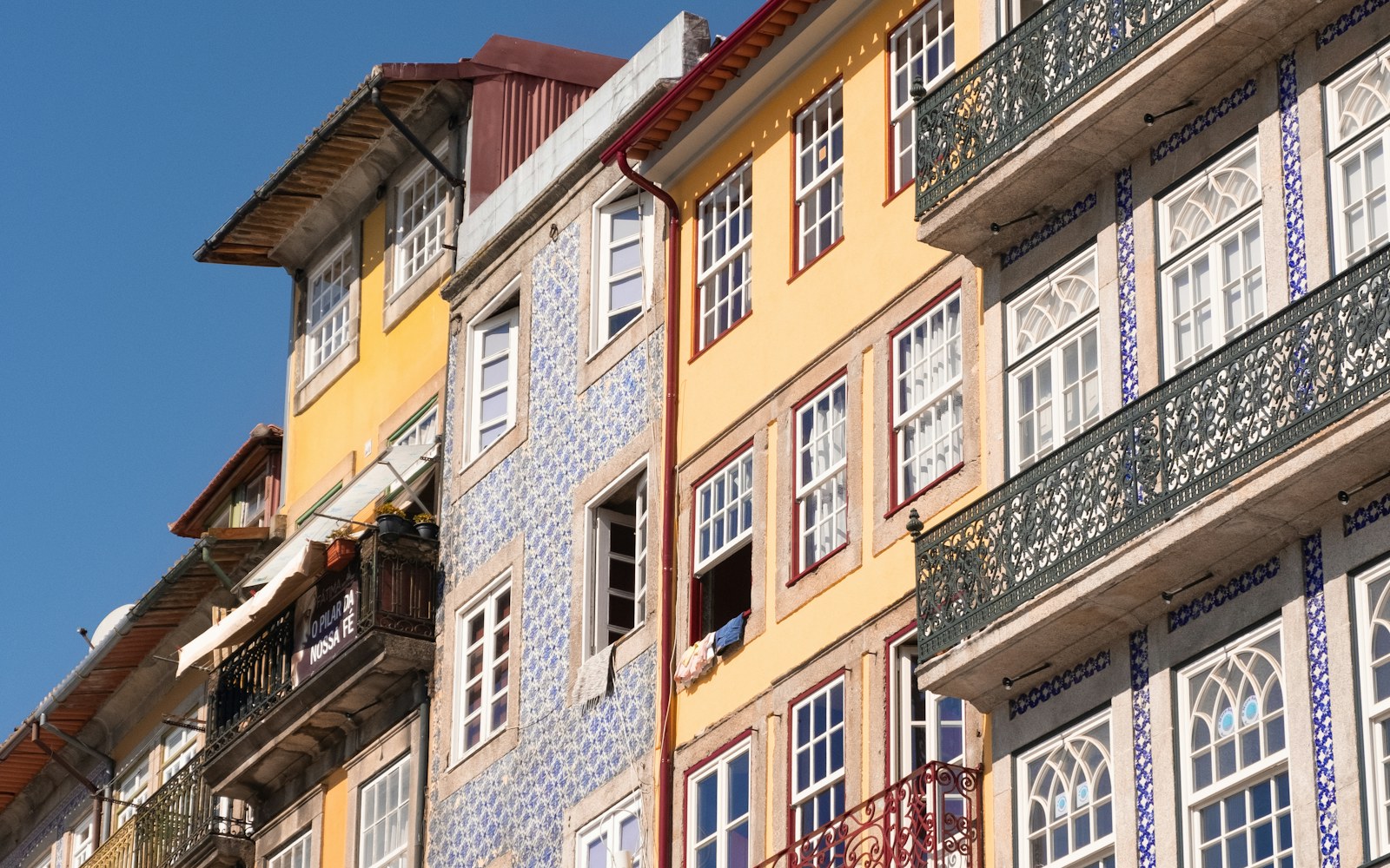 Façades couvertes d’azulejos à Porto