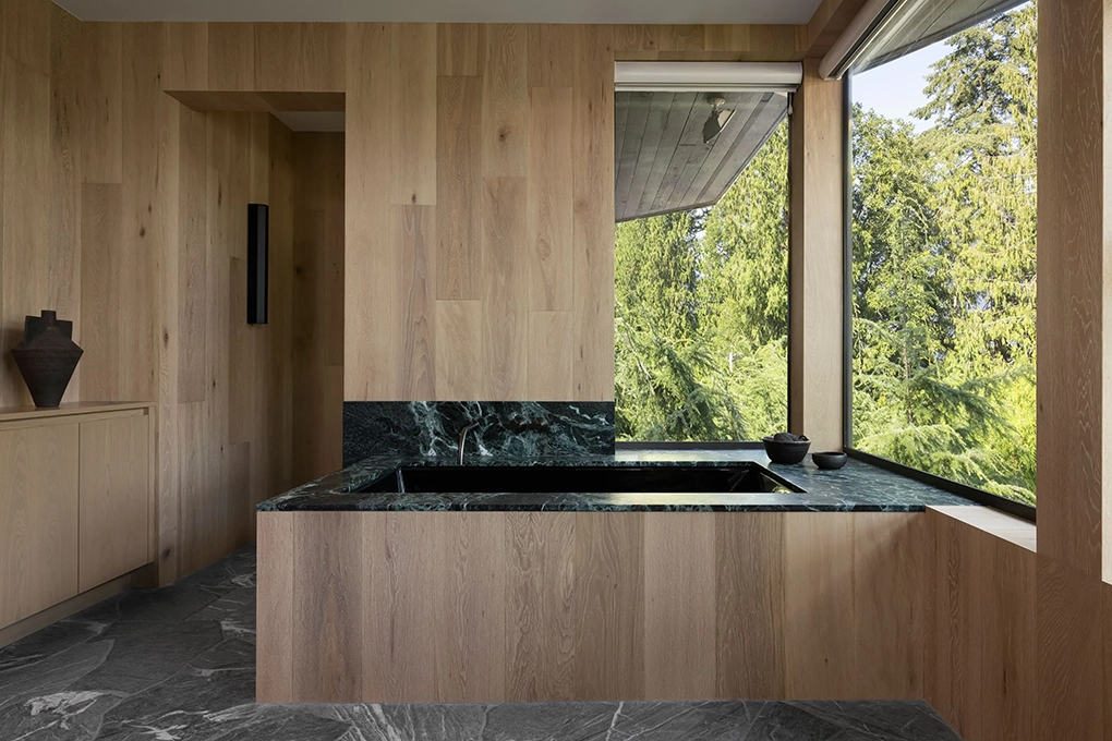Deep Cove master bathroom bath tub