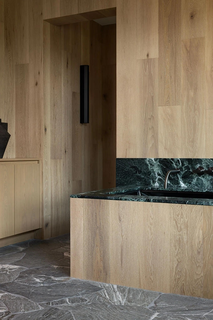 Deep Cove master bathroom bathtub