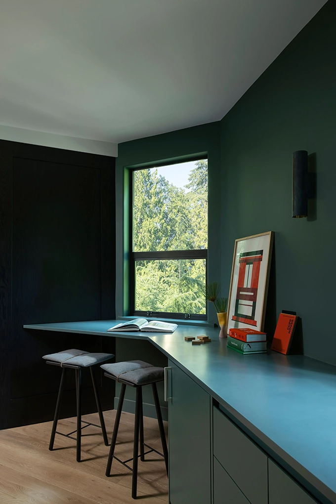 Deep Cove green room built in seating