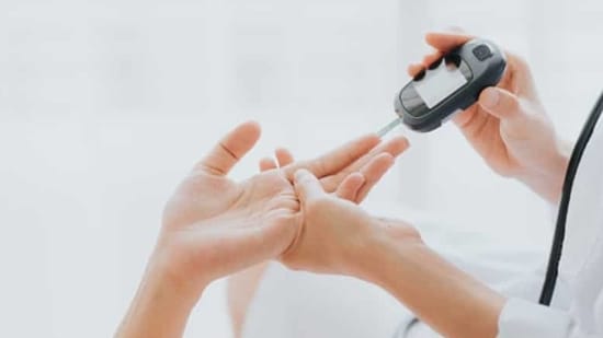 What lifestyle changes does a diabetes reversal doctor usually recommend?