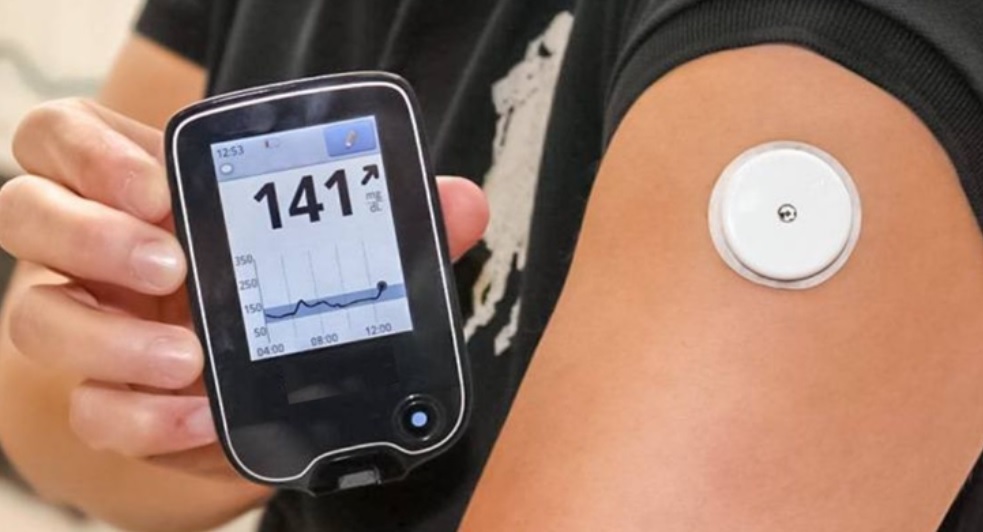 How does continuous glucose monitoring affect the cost of diabetes reversal