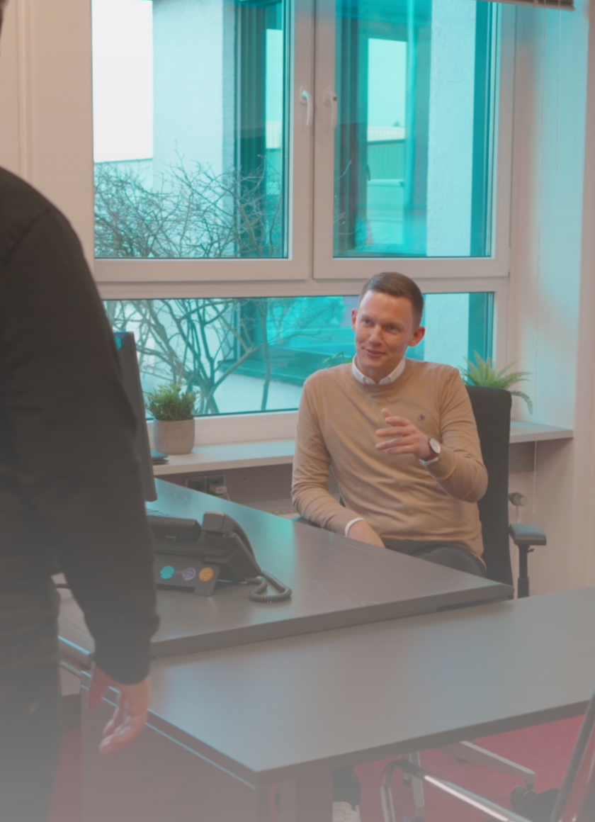 Angestellter Geschäftsführung Standort Beckum in Mitarbeitergespräch