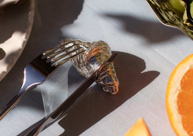 Le Petit Croissant argenté, Porte couvert