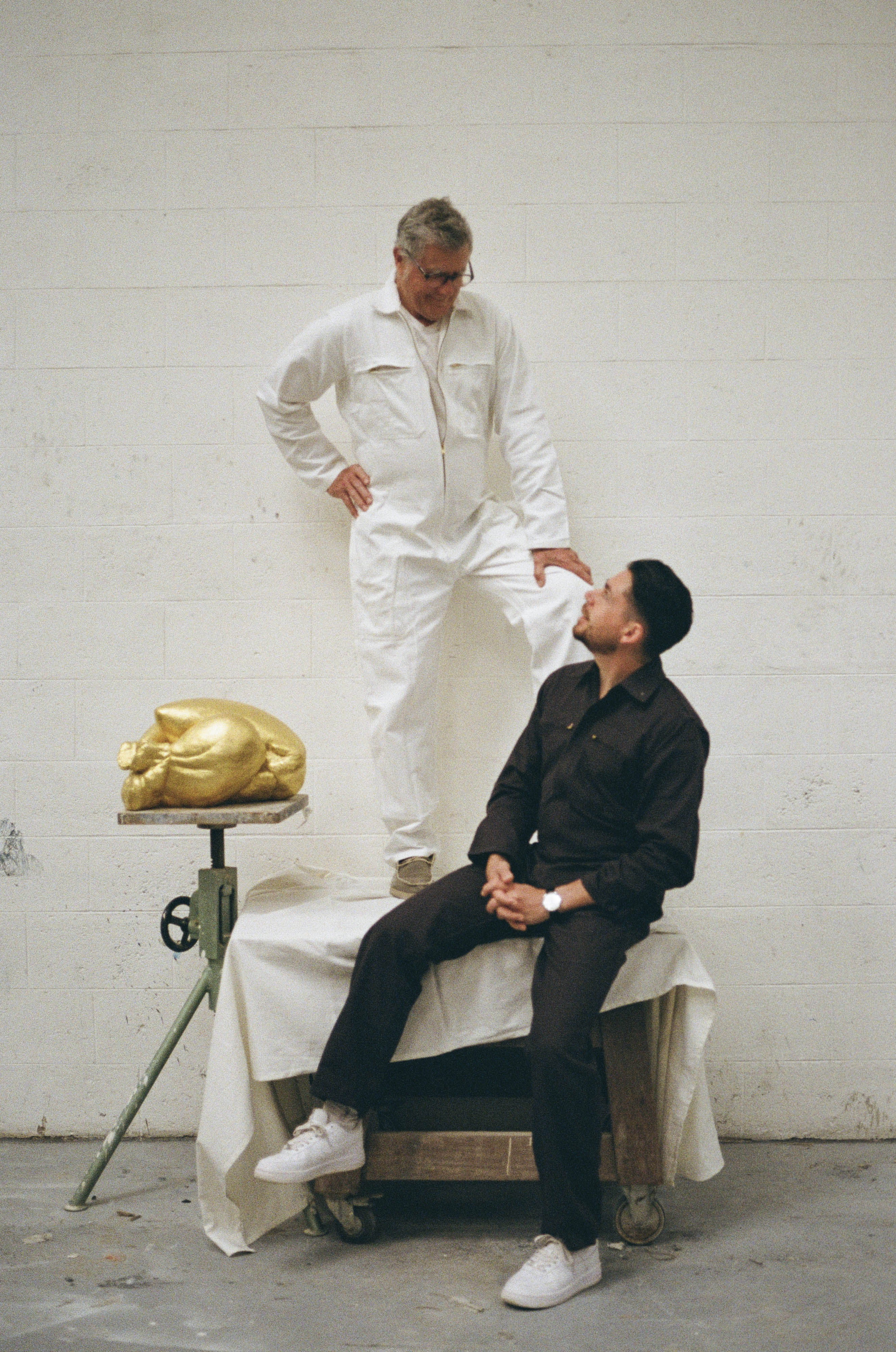 Un portrait des fondateurs de Ferdie et des ateliers Saint Chaffray. Une marque d'objet des arts de la table et un studio de design, agencement, création de décor et objets sur mesure. 