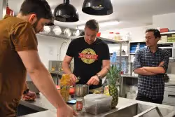 Julien Lapraille et les cuisiniers du Huggy's Bar