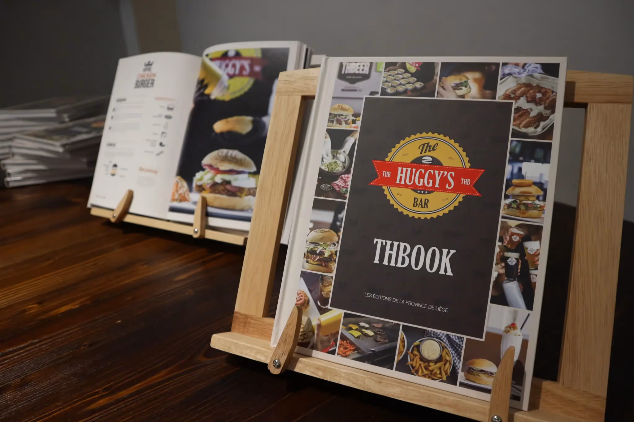 livre recette burger Huggy's bar THBOOK sur présentoir