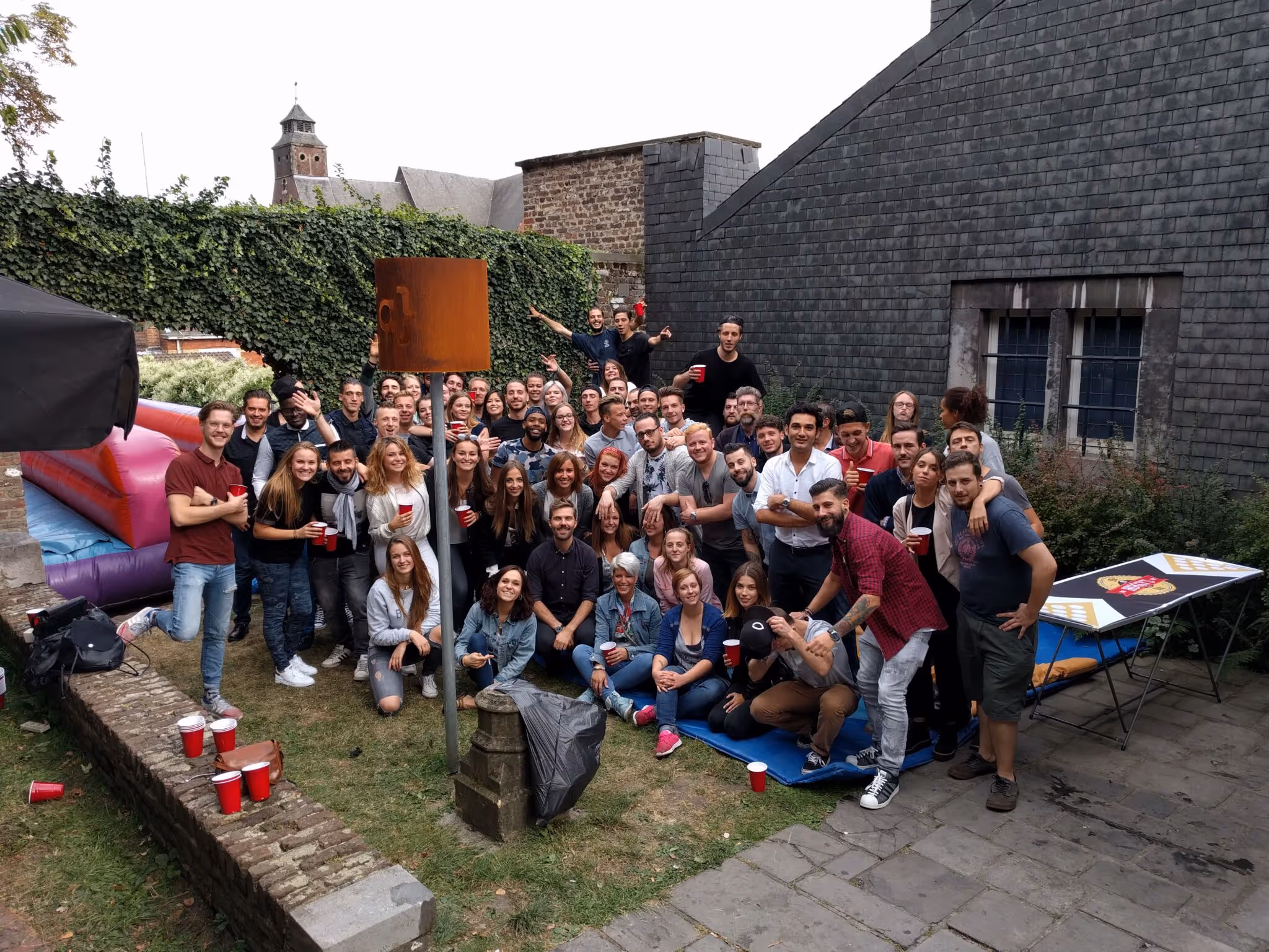 Nous, employés du The Huggy’s Bar…