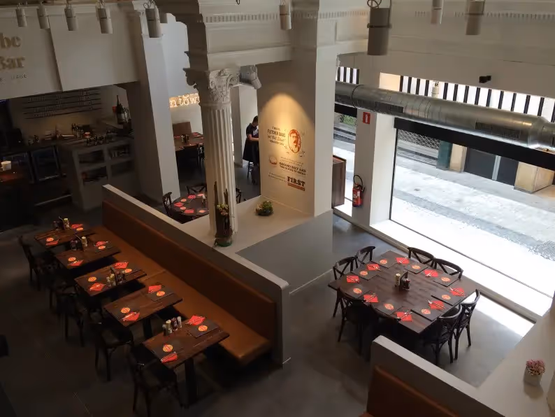 huggy's bar passage lemonnier restaurant burger liège