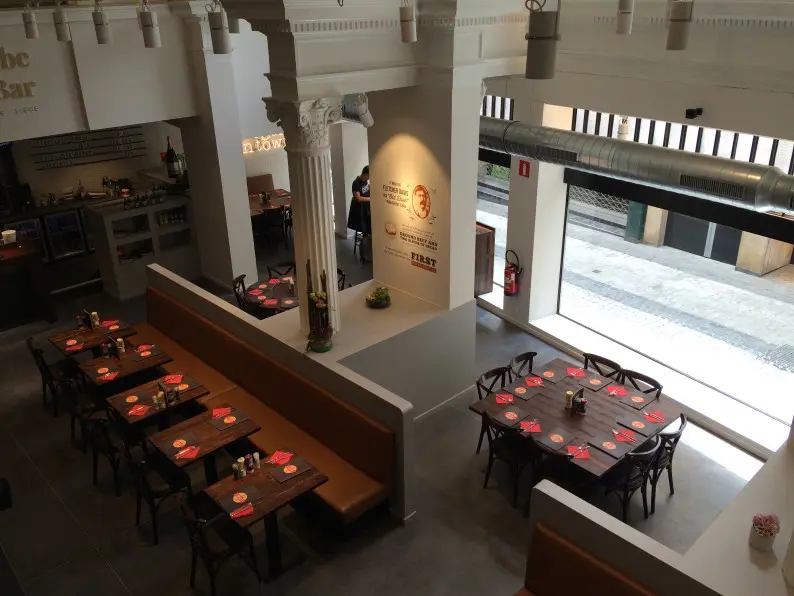 huggy's bar passage lemonnier restaurant burger liège 