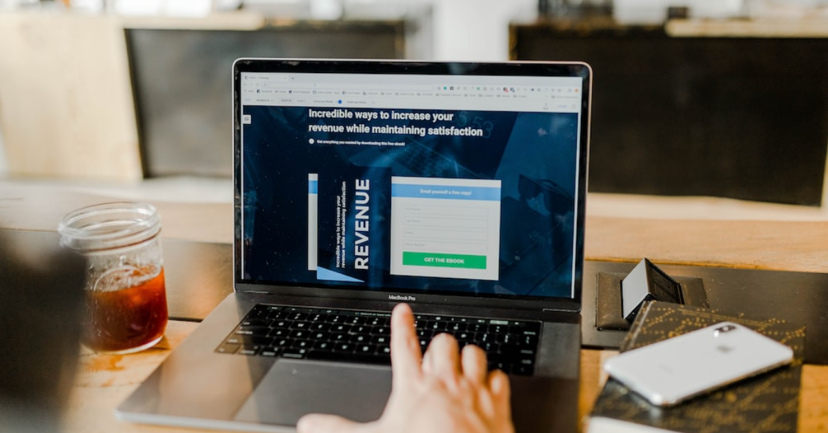 How Interactive Demos Influence Decision-Making: Understanding User Behavior