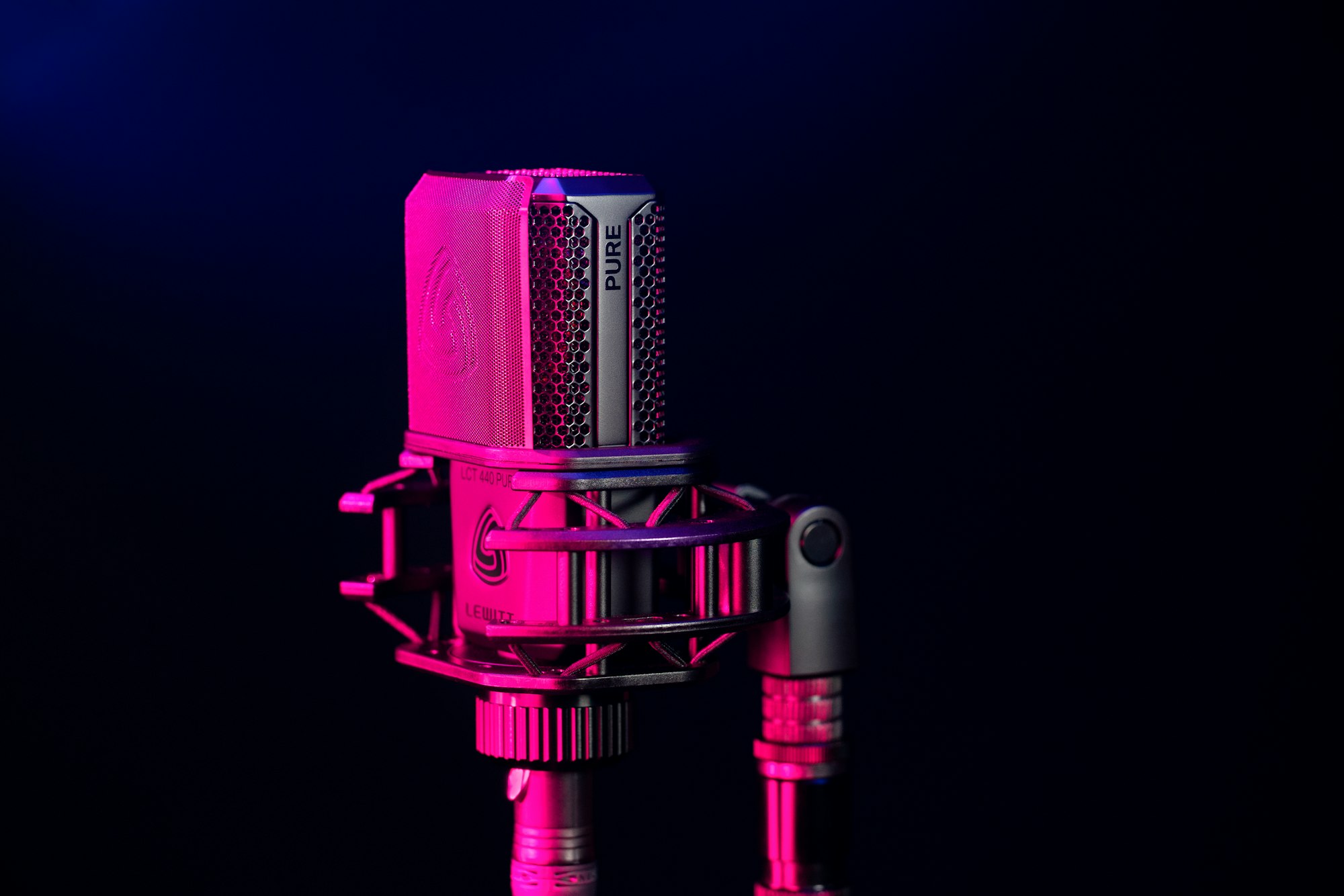 How to Leverage Synthetic AI Voices for Interactive Product Demos