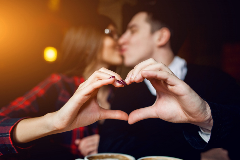 ¿Es amor o solo una ilusión? Este artículo explora las claves para reconocer el enamoramiento auténtico desde la psicología y la neurociencia, y cómo puede influir positiva o negativamente en tu bienestar emocional.