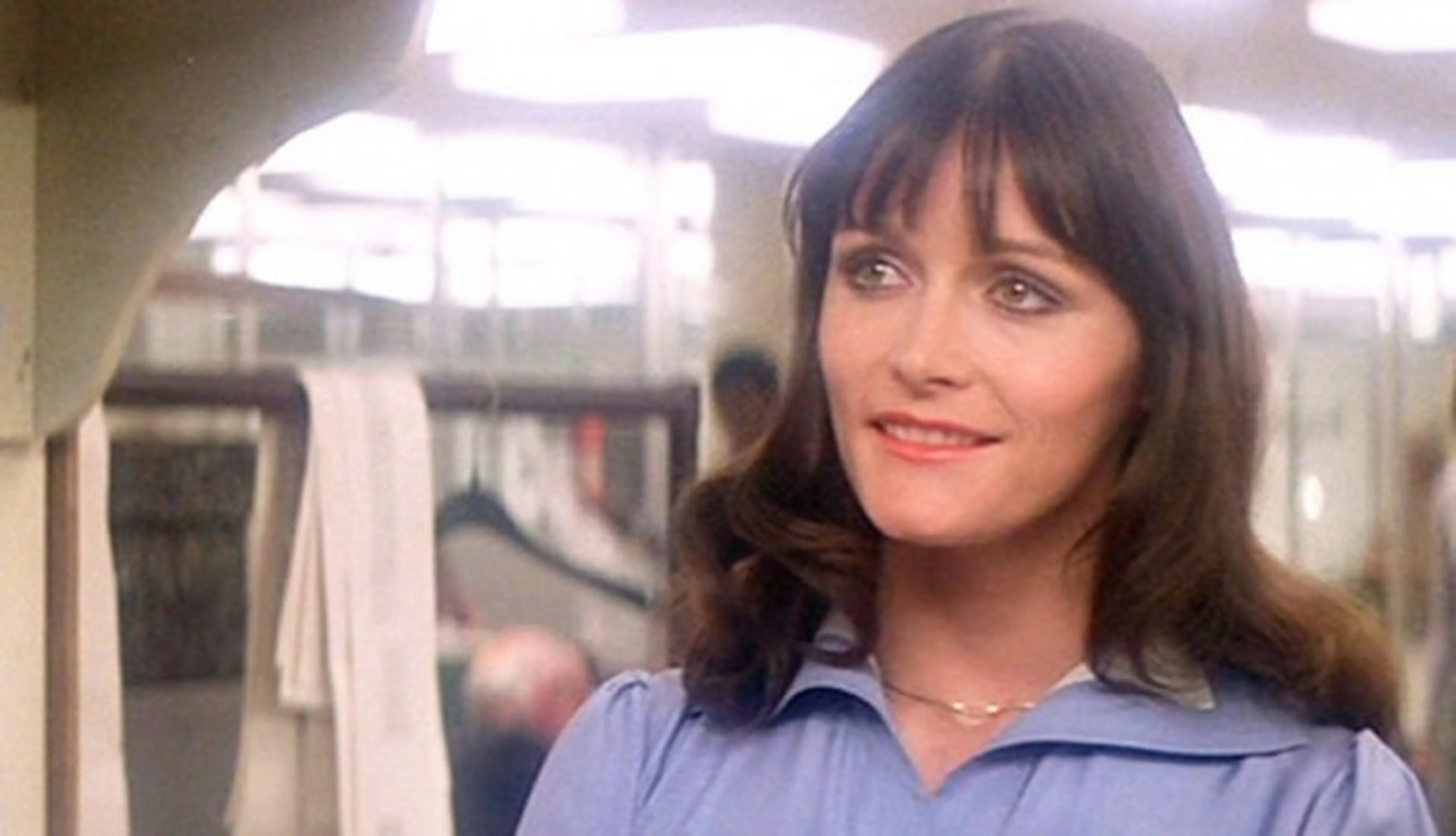 La vida de Margot Kidder fue mucho más que un papel en el cine: también fue una lucha silenciosa contra el trastorno bipolar. Esta es una mirada profunda a cómo la fama, el estigma y la falta de apoyo pueden afectar la salud mental, y por qué su historia sigue siendo un llamado urgente a la empatía y a mejorar los sistemas de cuidado emocional.