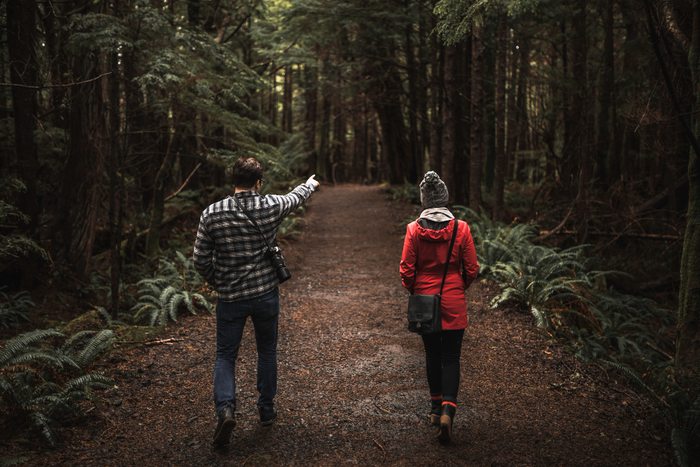 Pasar tiempo en la naturaleza reduce el estrés, mejora el ánimo y fortalece la salud mental. Descubre sus beneficios psicológicos y cómo integrarla a tu rutina.