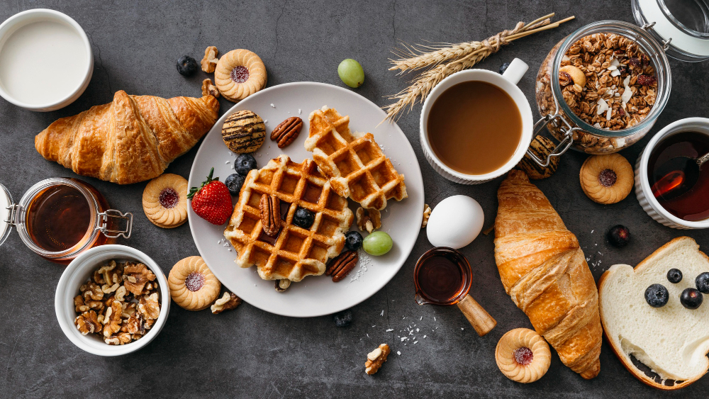 Guía práctica para elegir el desayuno ideal en cada etapa de la vida, desde la infancia hasta la adultez mayor, cuidando la salud física y mental.