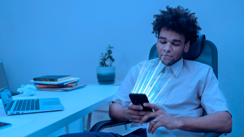 Expertos alertan sobre los riesgos de usar ChatGPT como terapia: desde egocentrismo y dependencia emocional hasta "AI psychosis" y respuestas inconsistentes sobre suicidio.