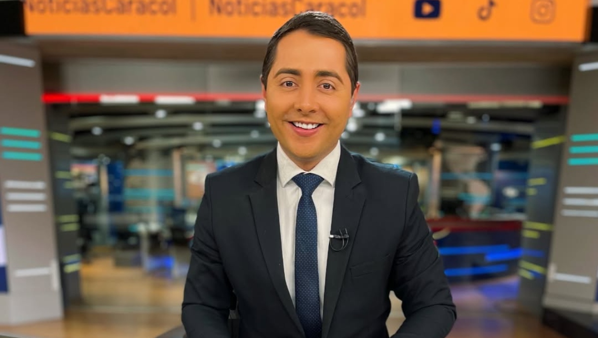 Pablo Arango, periodista de Noticias Caracol, confesó que ocultó su sexualidad por 24 años. Su historia refleja el impacto del miedo social y la importancia de la aceptación personal en la salud mental.