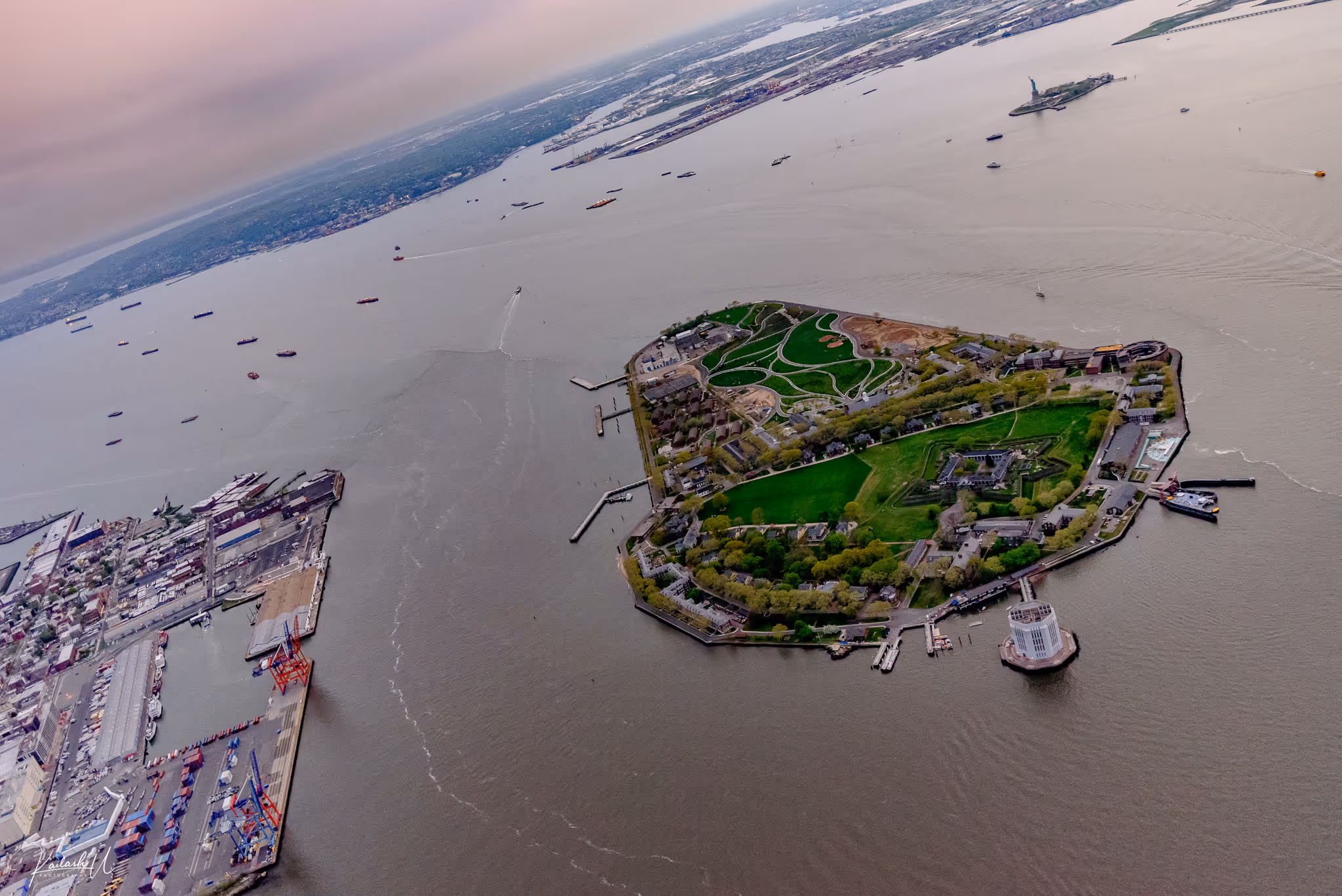 Vue sur la Statue de la Liberté depuis Governors Island en hiver