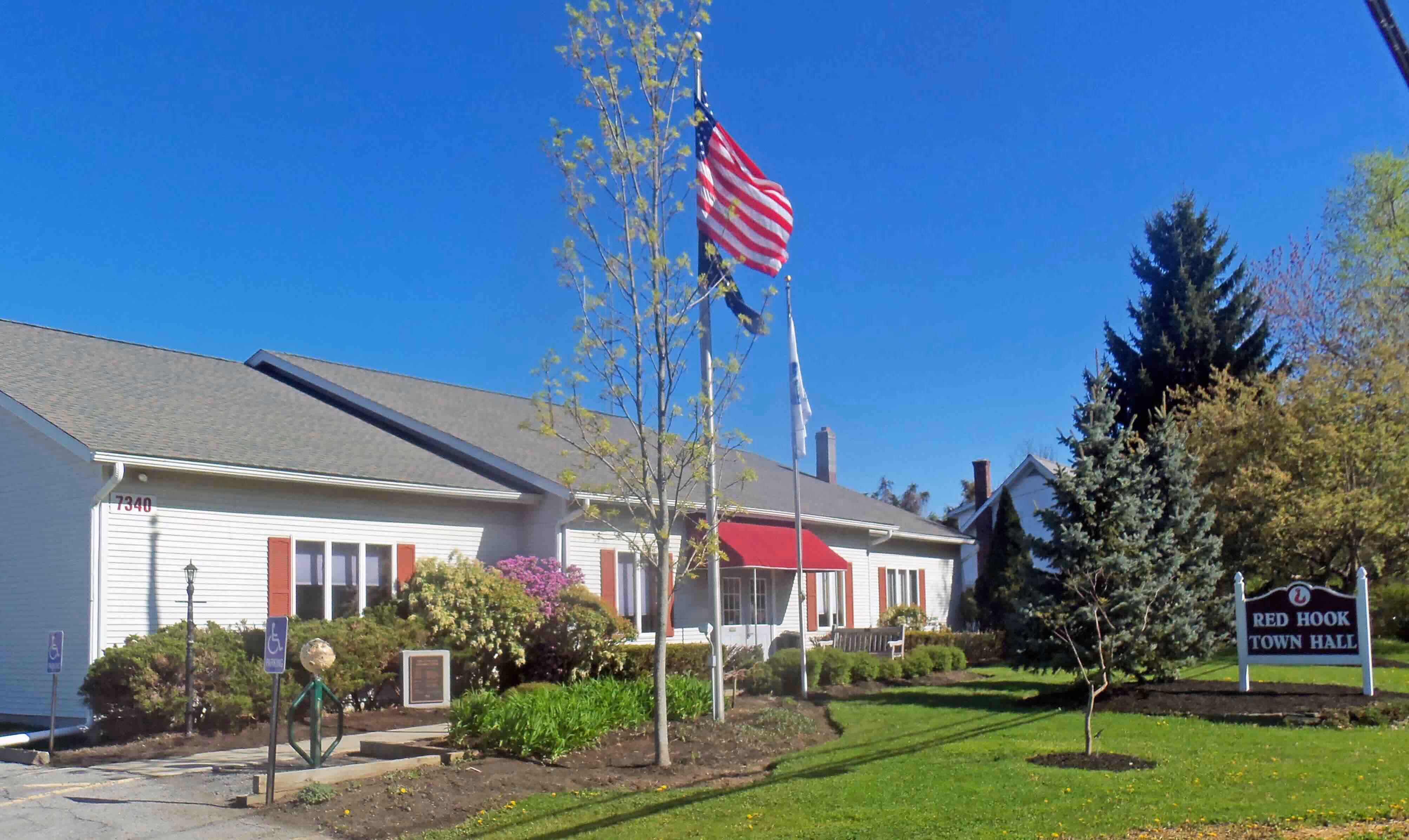 Façades en briques rouges typiques et architecture industrielle de Red Hook